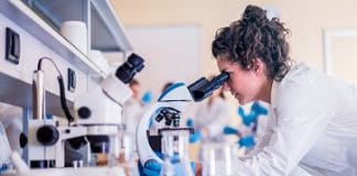 Concours de technicien de police technique et scientifique (TPTS) Technicien de Police scientifique qui travaille